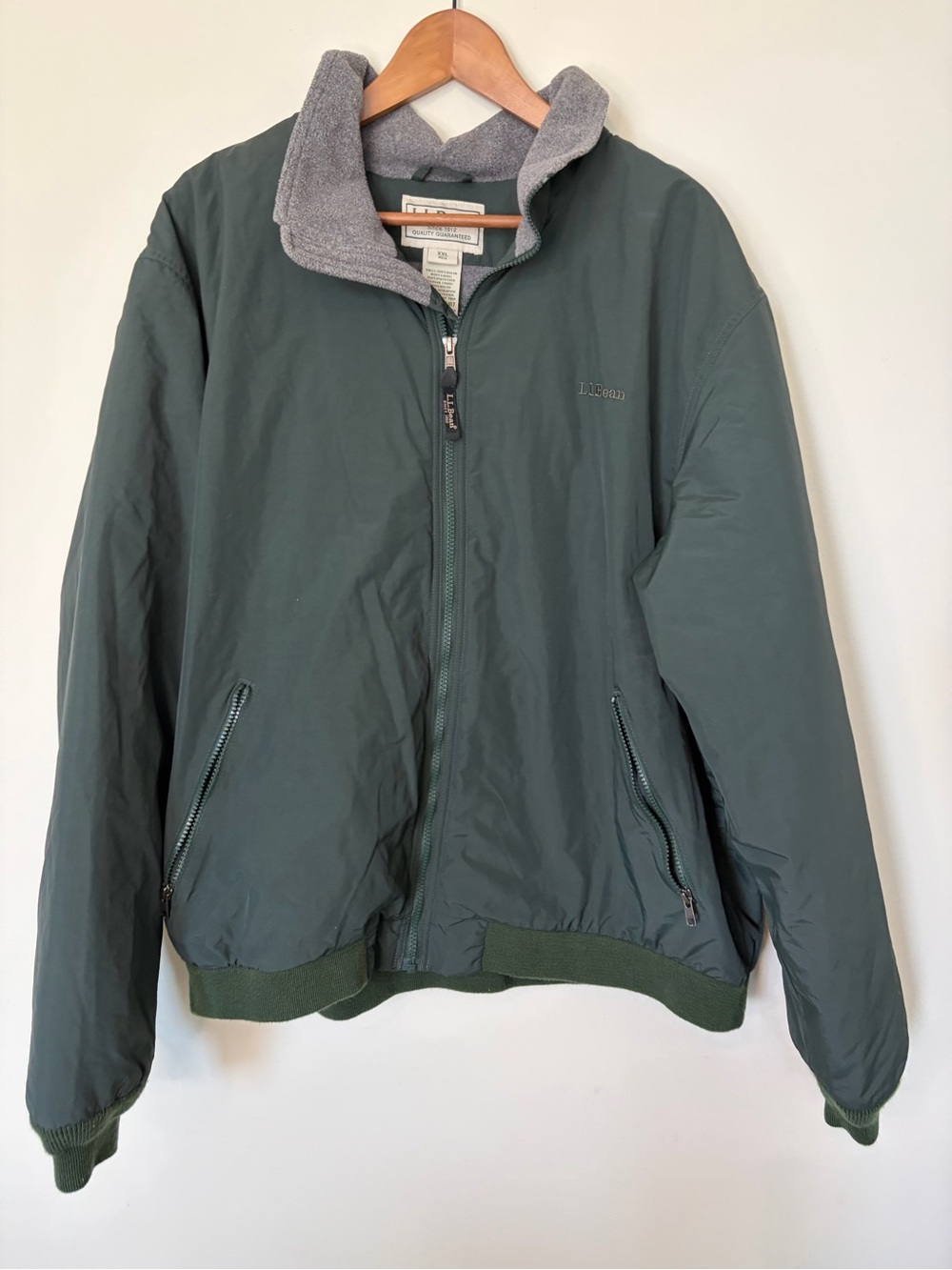 L.L. Bean Thinsulate Men's Dark Green fleece lined  Jacket with Gray Collar